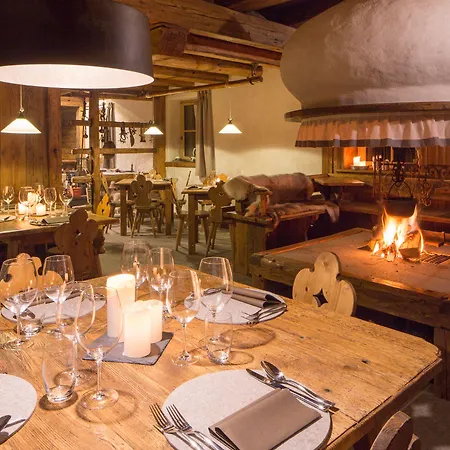 리조트 Chalet-hotel Borgo Eibn Mountain Lodge, The Originals Relais 5*