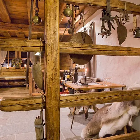 אתר נופש Chalet-hotel Borgo Eibn Mountain Lodge, The Originals Relais 5*