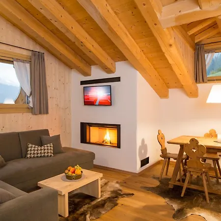 אתר נופש Chalet-hotel Borgo Eibn Mountain Lodge, The Originals Relais 5*