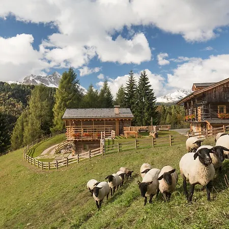 אתר נופש Chalet-hotel Borgo Eibn Mountain Lodge, The Originals Relais 5*