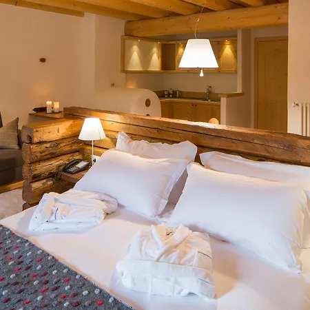 אתר נופש Chalet-hotel Borgo Eibn Mountain Lodge, The Originals Relais 5*