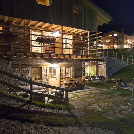 אתר נופש Chalet-hotel Borgo Eibn Mountain Lodge, The Originals Relais 5*