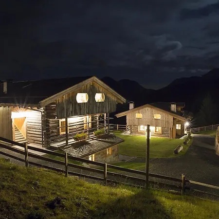 אתר נופש Chalet-hotel Borgo Eibn Mountain Lodge, The Originals Relais 5*