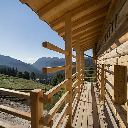 אתר נופש Chalet-hotel Borgo Eibn Mountain Lodge, The Originals Relais 5*