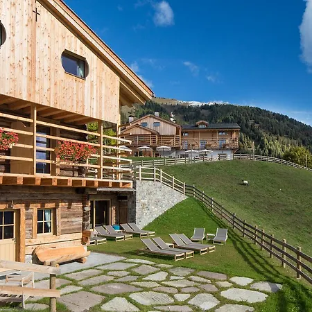 אתר נופש Chalet-hotel Borgo Eibn Mountain Lodge, The Originals Relais 5*