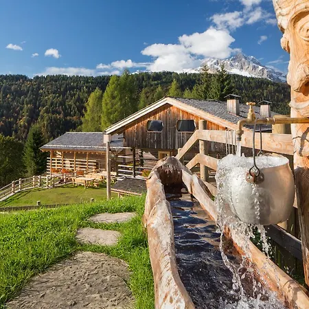 אתר נופש Chalet-hotel Borgo Eibn Mountain Lodge, The Originals Relais 5*