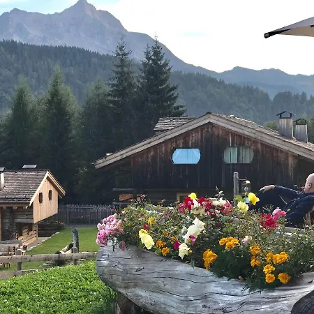 Chalet-hotel Borgo Eibn Mountain Lodge, The Originals Relais סאוריס
