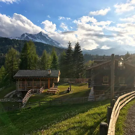 Chalet-hotel Borgo Eibn Mountain Lodge, The Originals Relais אתר נופש 5*