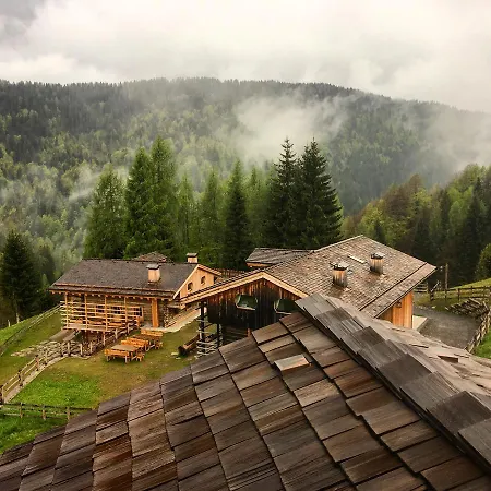 리조트 Chalet-hotel Borgo Eibn Mountain Lodge, The Originals Relais 5*
