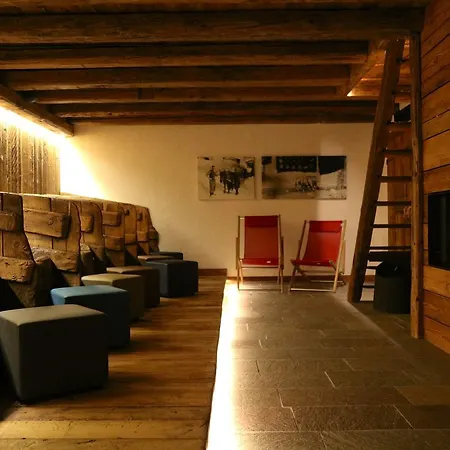 אתר נופש Chalet-hotel Borgo Eibn Mountain Lodge, The Originals Relais
