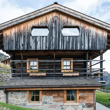 אתר נופש Chalet-hotel Borgo Eibn Mountain Lodge, The Originals Relais