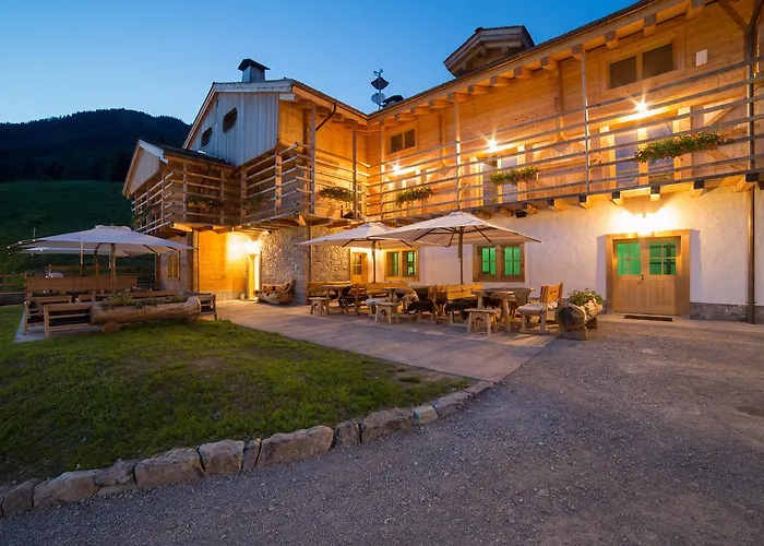 Üdülőközpont Chalet-hotel Borgo Eibn Mountain Lodge, The Originals Relais 5*