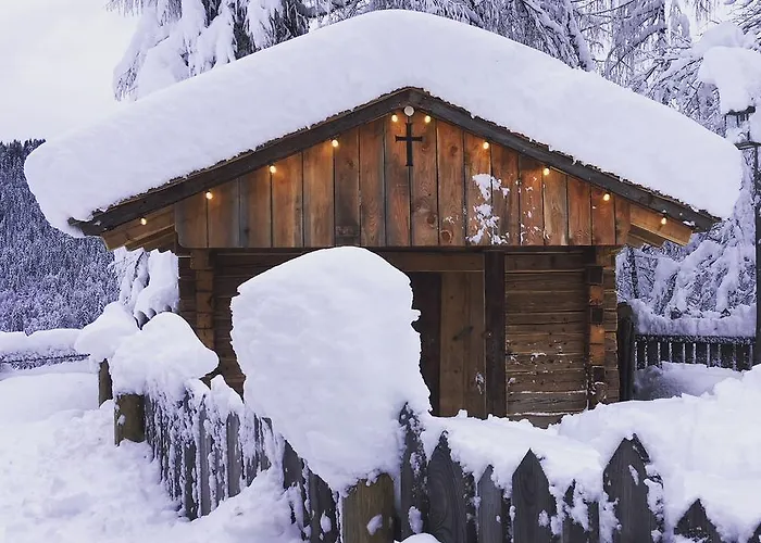 Üdülőközpont Chalet-hotel Borgo Eibn Mountain Lodge, The Originals Relais 5*